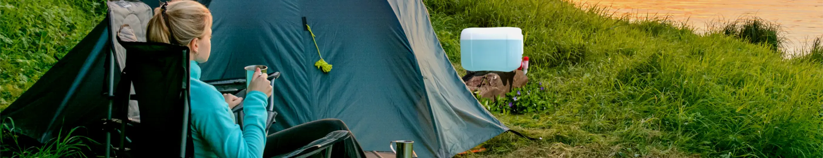 kanister zelt camping fluss