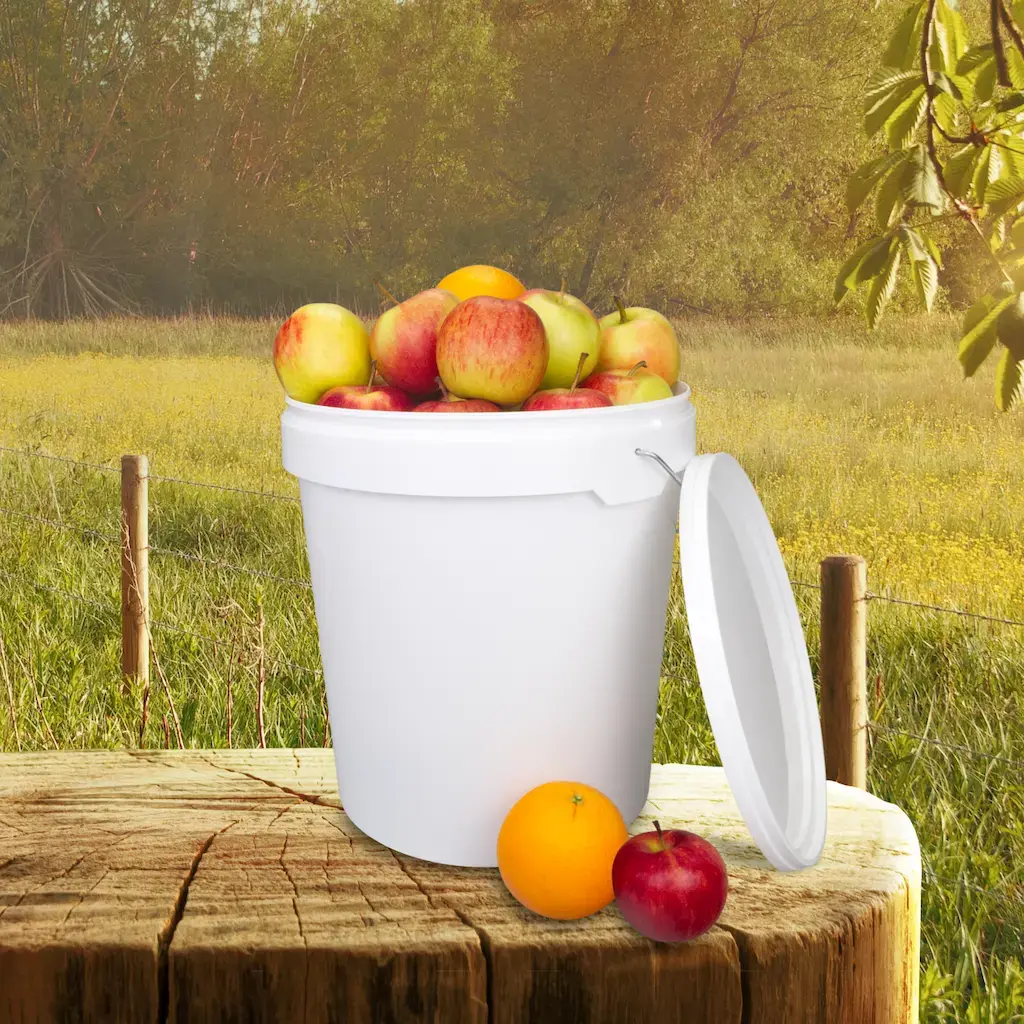 k-eimer-obst-baumstamm