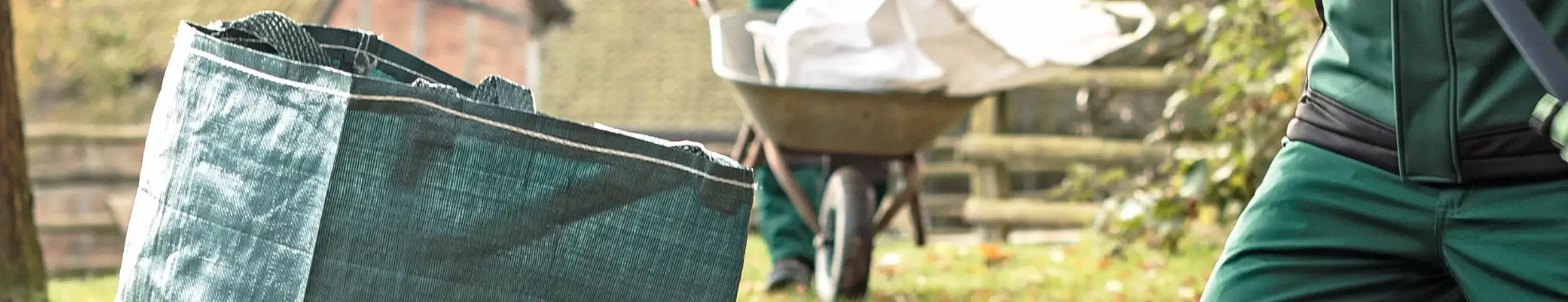 entsorgung-gartenbag-arbeiter