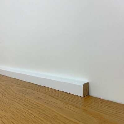 Sockelleisten Muster ca. 20 cm Cube gefast 16 x 20 mm, lackiert RAL 9016