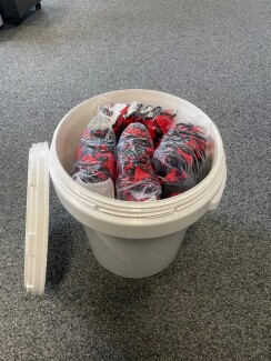 40 Liter Leereimer inkl. 84 Paar Latex Arbeitshandschuhe